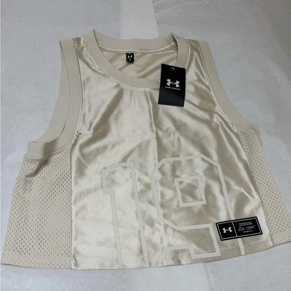 NWT: UA Zone Pro Satin White Tank Top🍁 - Picture 3 of 12